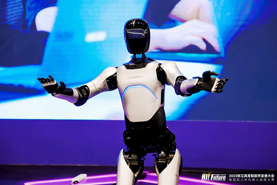 银河集团(galaxy)远征A2成全球首个同时拥有中美欧认证的人形机器人